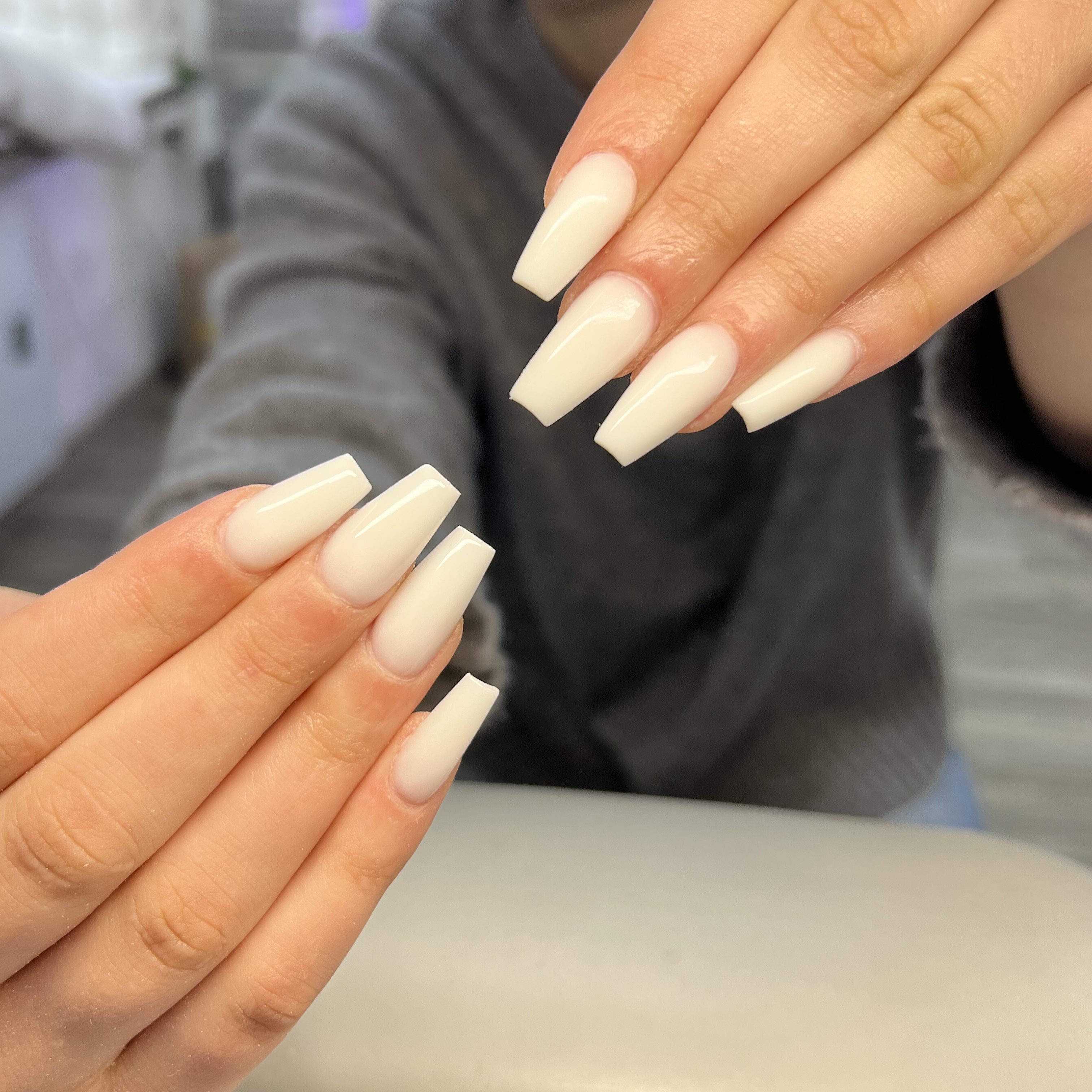 Nagelmodellage  mit Milchig weiß